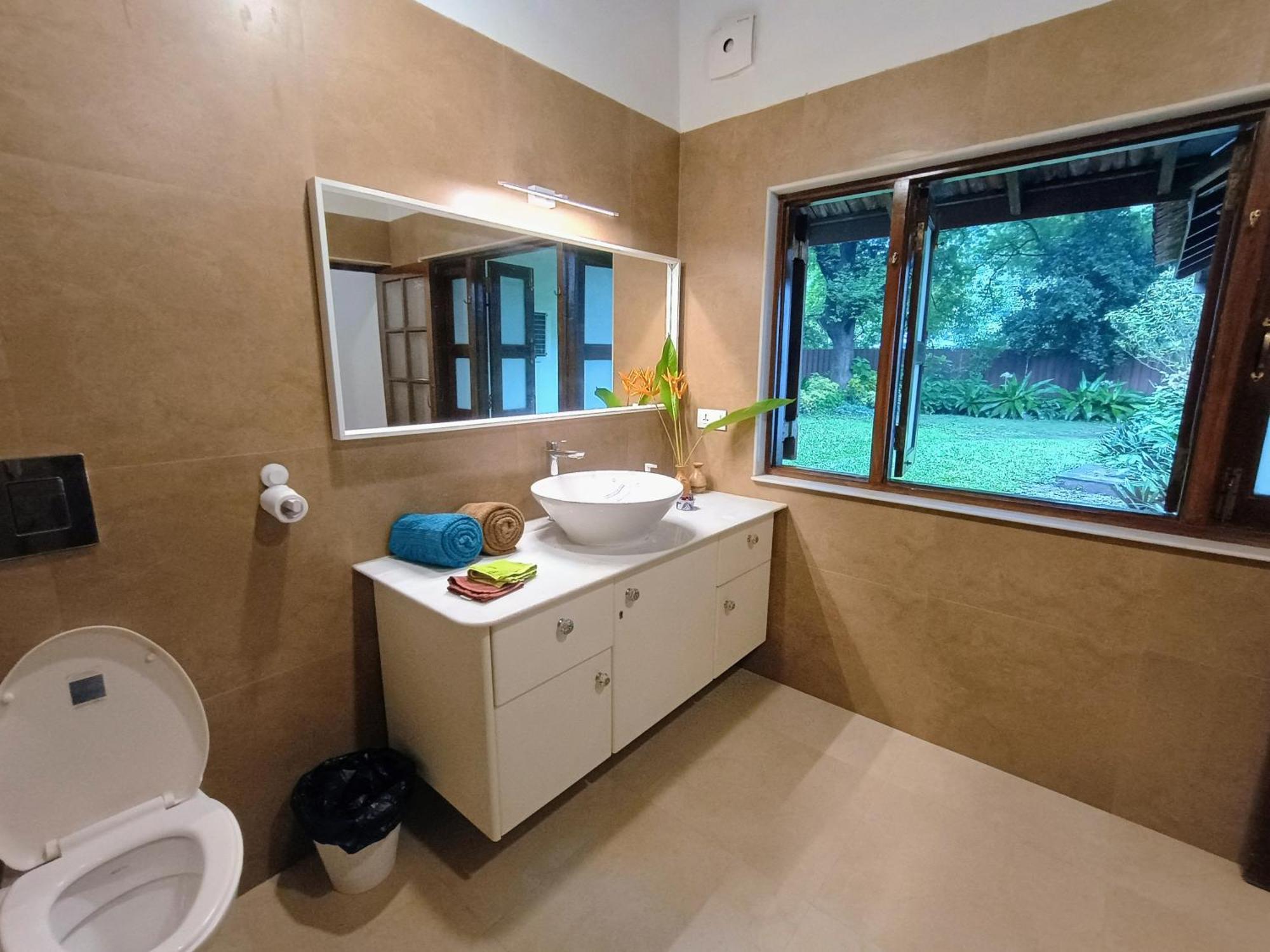 Banyan House - Luxurious 4 Bedroom Villa On One Acre, Near The Beach 纳加奥恩 外观 照片